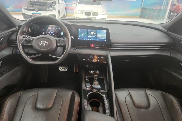 Used Hyundai Elantra 2022 240TGDi DCT LUX Prestige Edition Center Console