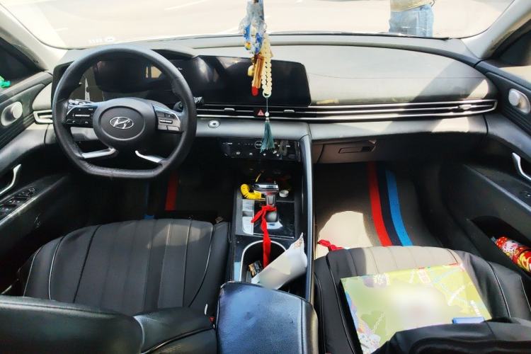Used Hyundai Elantra 2022 1.5L CVT GLX Elite Edition Center Console