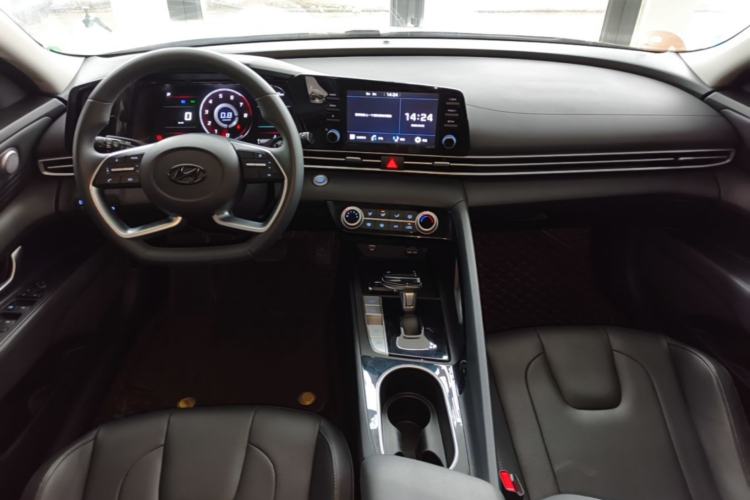 Used Hyundai Elantra 2022 1.5L CVT GLX Elite Edition Center Console