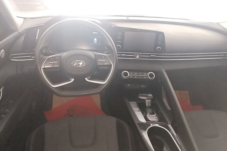 Used Hyundai Elantra 2022 1.5L CVT GLS Leading Edition Center Console