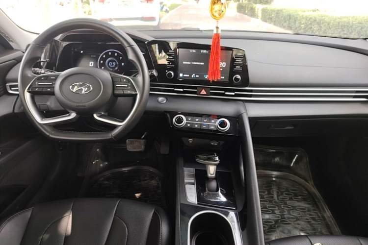 Used Hyundai Elantra 2022 1.5L CVT GLX Elite Edition Center Console
