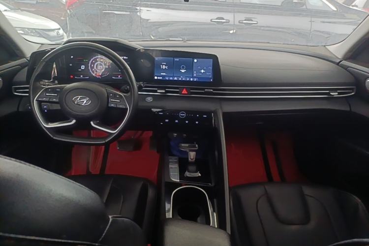 Used Hyundai Elantra 2022 1.5L CVT LUX Prestige Edition Center Console
