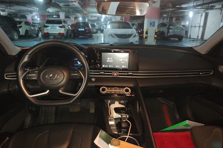 Used Hyundai Elantra 2022 1.5L CVT GLX Elite Edition Center Console