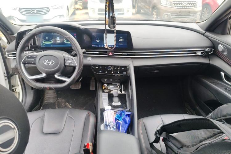 Used Hyundai Elantra 2022 1.5L CVT 20th Anniversary Edition Center Console