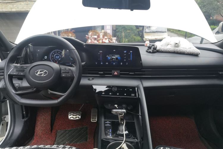 Used Hyundai Elantra 2022 240TGDi DCT LUX Prestige Edition Center Console