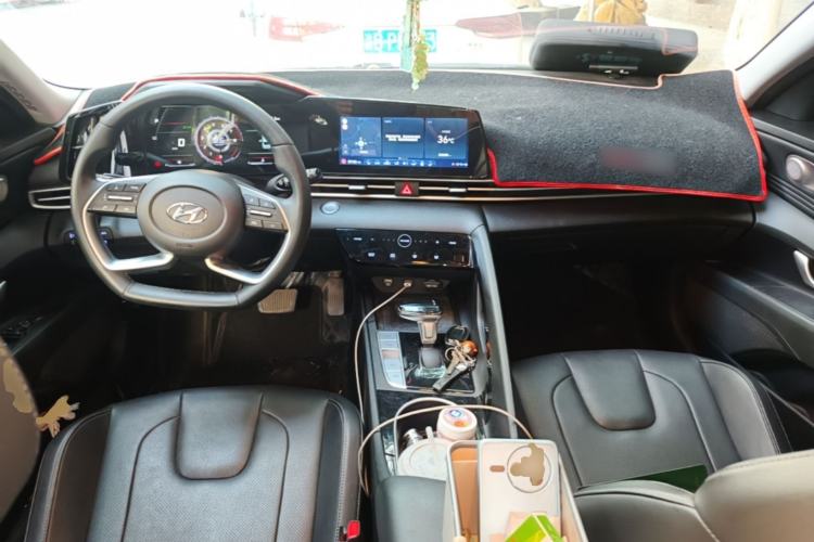 Used Hyundai Elantra 2022 1.5L CVT LUX Prestige Edition Center Console