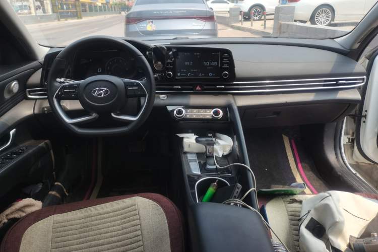 Used Hyundai Elantra 2022 1.5L CVT GLX Elite Edition Center Console