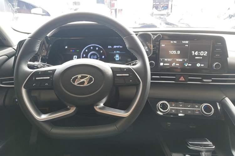 Used Hyundai Elantra 2022 1.5L CVT GLX Elite Edition Center Console