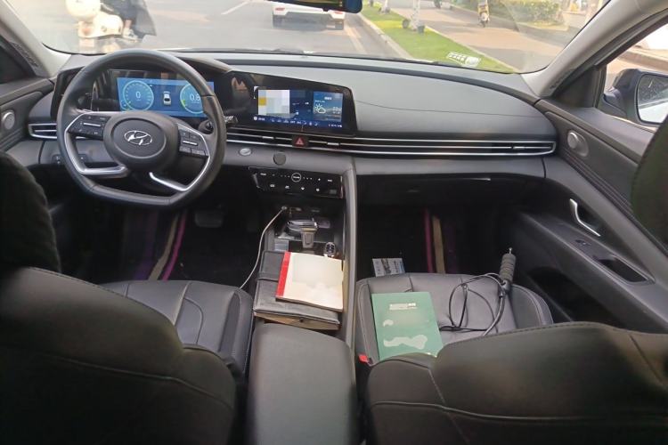 Used Hyundai Elantra 2022 1.5L CVT TOP Flagship Edition Center Console