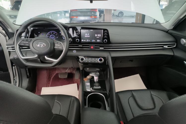 Used Hyundai Elantra 2022 1.5L CVT GLX Elite Edition Center Console