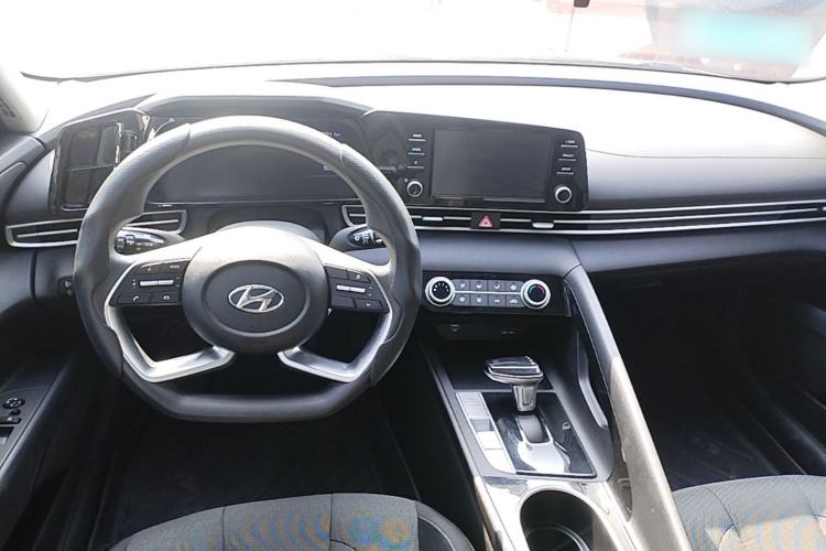 Used Hyundai Elantra 2022 1.5L CVT GLS Leading Edition Center Console