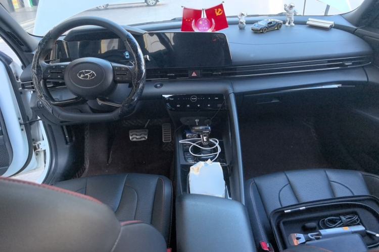 Used Hyundai Elantra 2022 240TGDi DCT TOP Flagship Edition Center Console