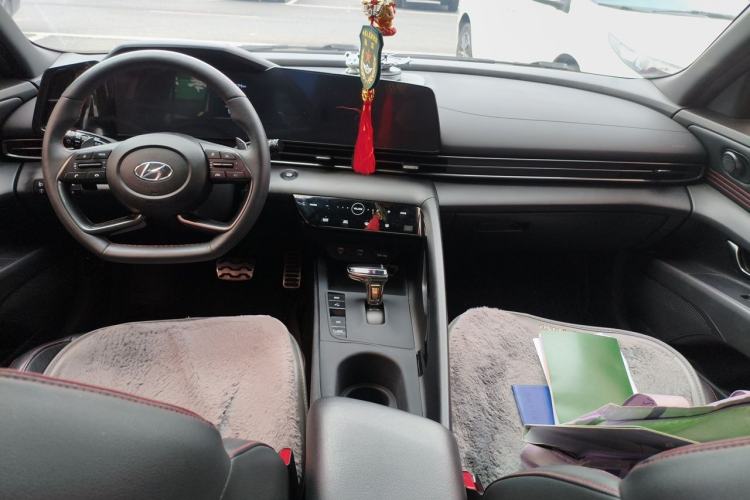 Used Hyundai Elantra 2022 240TGDi DCT LUX Prestige Edition Center Console