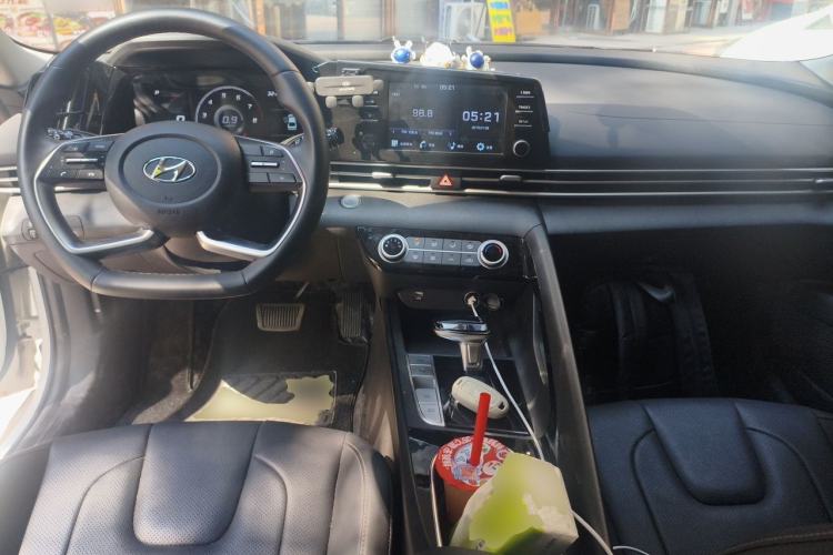 Used Hyundai Elantra 2022 1.5L CVT GLX Elite Edition Center Console