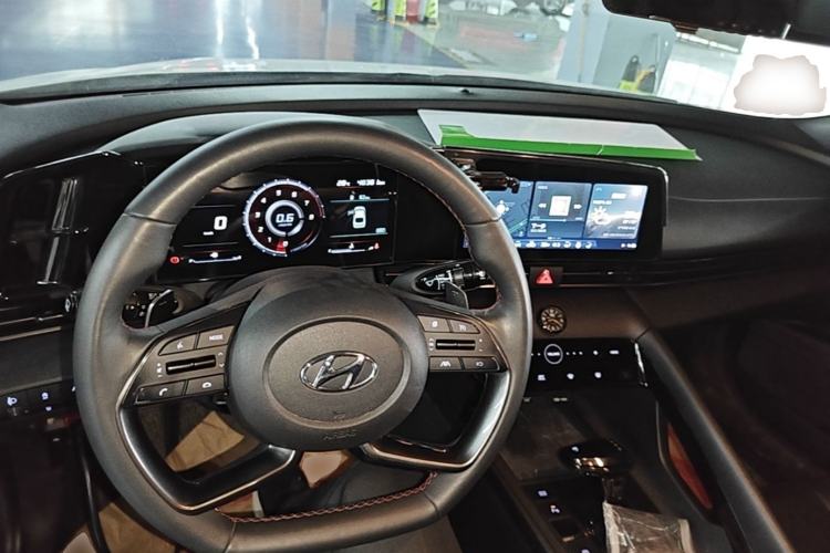 Used Hyundai Elantra 2022 240TGDi DCT LUX Prestige Edition Center Console