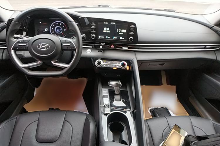 Used Hyundai Elantra 2022 1.5L CVT GLX Elite Edition Center Console