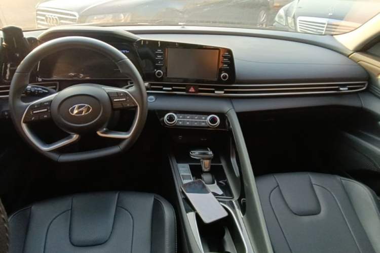 Used Hyundai Elantra 2022 1.5L CVT GLX Elite Edition Center Console