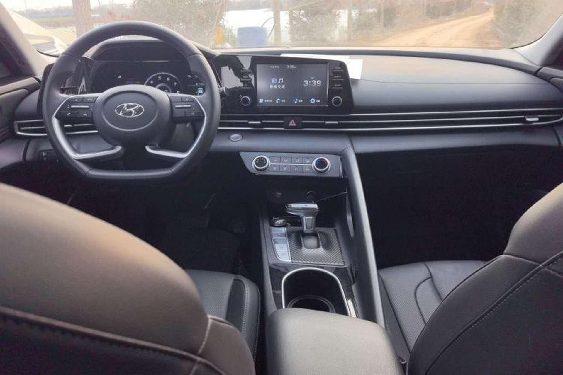 Used Hyundai Elantra 2022 1.5L CVT GLX Elite Edition Center Console