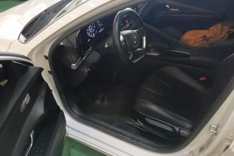 Used Hyundai Elantra 2022 1.5L CVT GLX Elite Edition Driver Seat