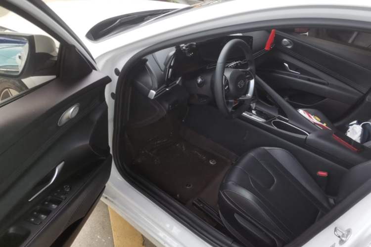 Used Hyundai Elantra 2022 1.5L CVT GLX Elite Edition Driver Seat
