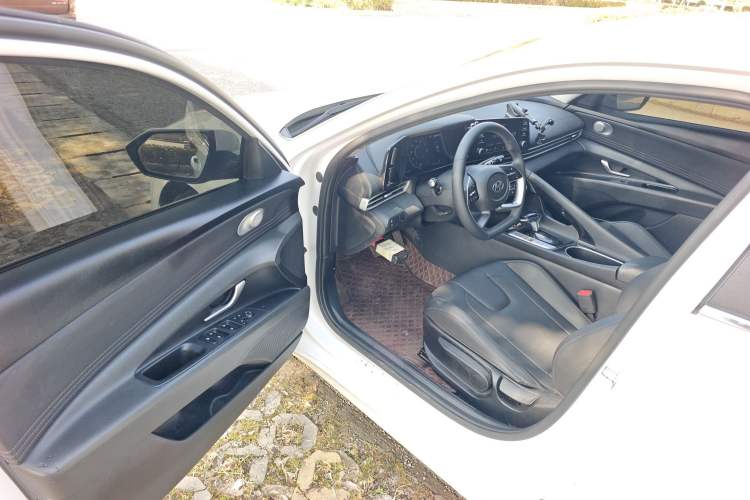 Used Hyundai Elantra 2022 1.5L CVT GLX Elite Edition Driver Seat