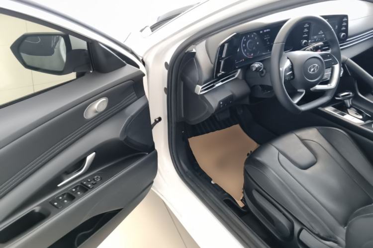 Used Hyundai Elantra 2022 1.5L CVT GLX Elite Edition Driver Seat