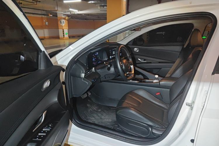 Used Hyundai Elantra 2022 1.5L CVT GLX Elite Edition Driver Seat