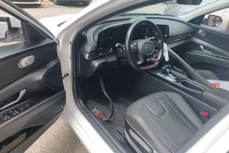 Used Hyundai Elantra 2022 1.5L CVT GLX Elite Edition Driver Seat