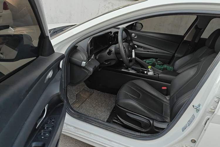 Used Hyundai Elantra 2022 1.5L CVT GLX Elite Edition Driver Seat