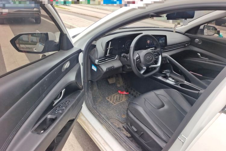 Used Hyundai Elantra 2022 1.5L CVT LUX Prestige Edition Driver Seat