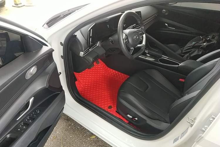 Used Hyundai Elantra 2022 1.5L CVT GLX Elite Edition Driver Seat