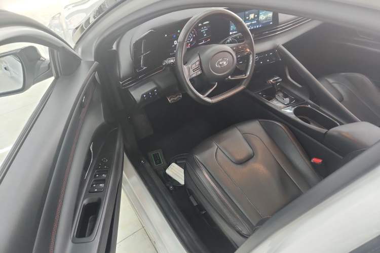 Used Hyundai Elantra 2022 240TGDi DCT LUX Prestige Edition Driver Seat