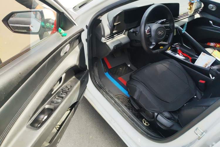 Used Hyundai Elantra 2022 1.5L CVT GLX Elite Edition Driver Seat