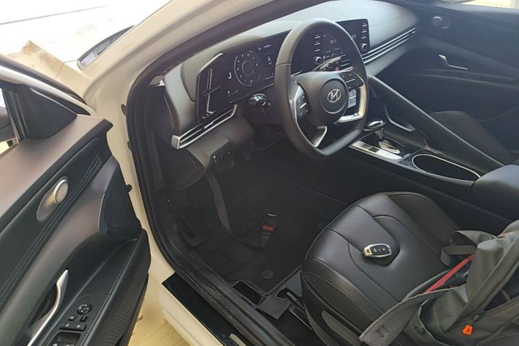 Used Hyundai Elantra 2022 1.5L CVT GLX Elite Edition Driver Seat