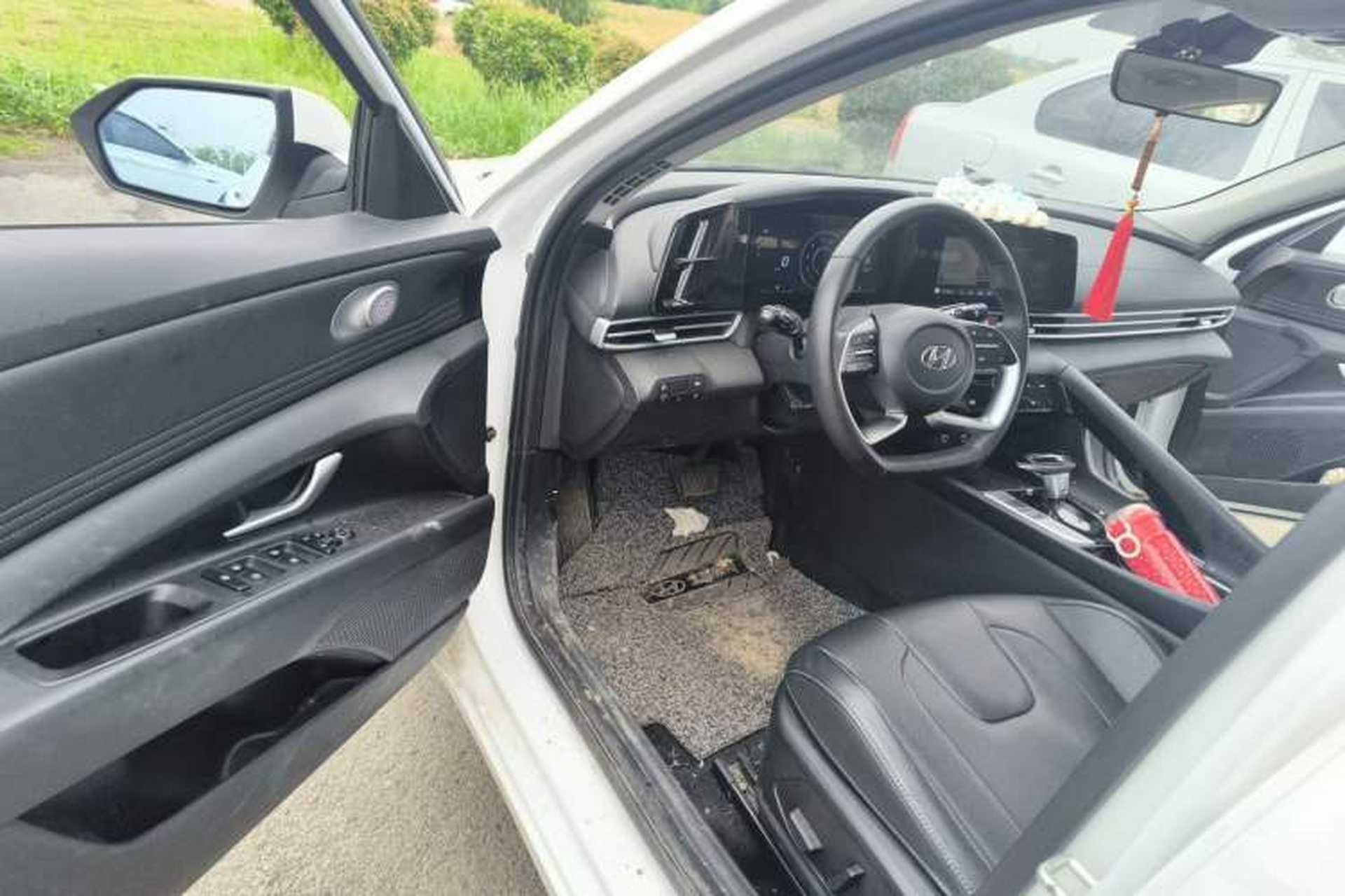 Used Hyundai Elantra 2022 1.5L CVT LUX Prestige Edition Driver Seat