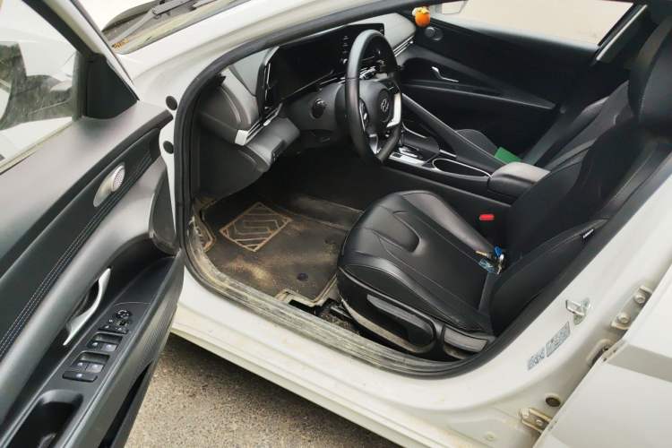 Used Hyundai Elantra 2022 1.5L CVT GLX Elite Edition Driver Seat