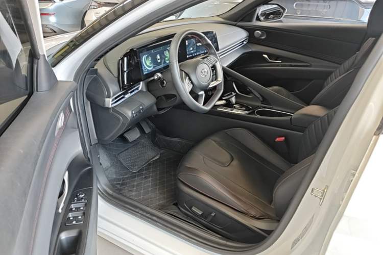 Used Hyundai Elantra 2022 1.5L CVT 20th Anniversary Edition Driver Seat