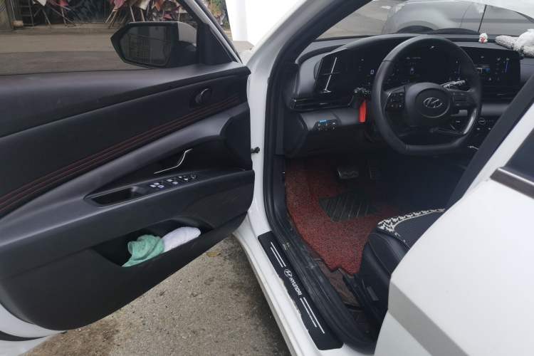 Used Hyundai Elantra 2022 240TGDi DCT LUX Prestige Edition Driver Seat