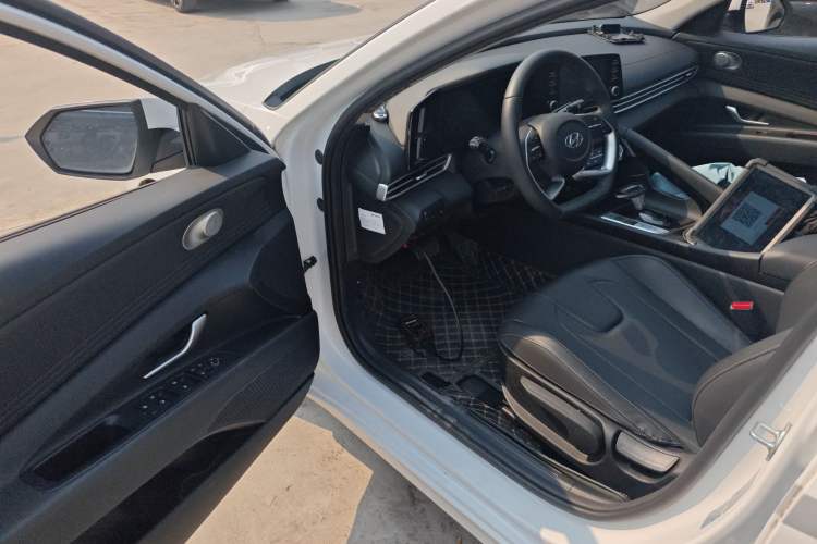 Used Hyundai Elantra 2022 1.5L CVT GLX Elite Edition Driver Seat