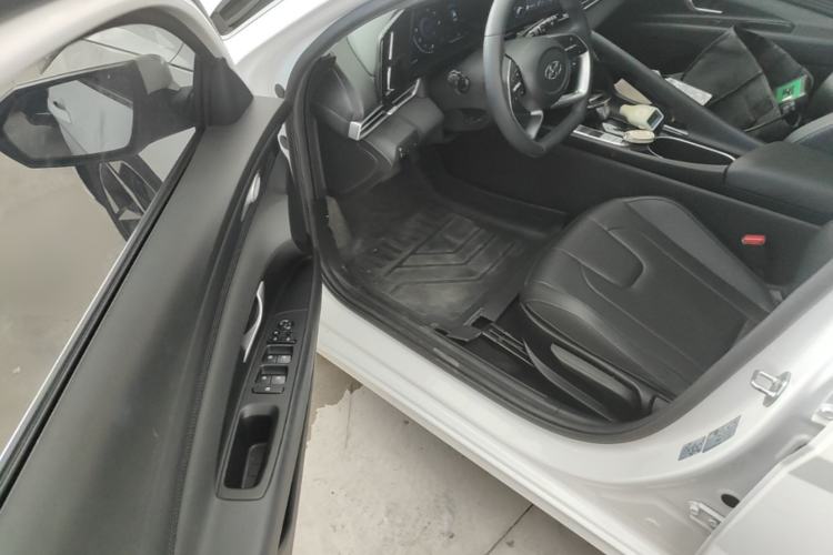 Used Hyundai Elantra 2022 1.5L CVT GLX Elite Edition Driver Seat