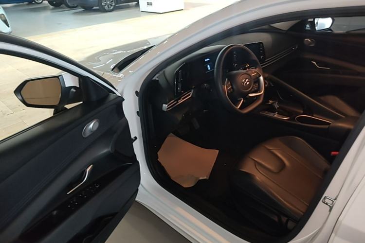 Used Hyundai Elantra 2022 1.5L CVT GLX Elite Edition Driver Seat
