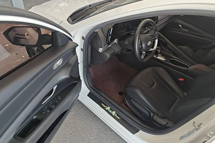 Used Hyundai Elantra 2022 1.5L CVT GLX Elite Edition Driver Seat