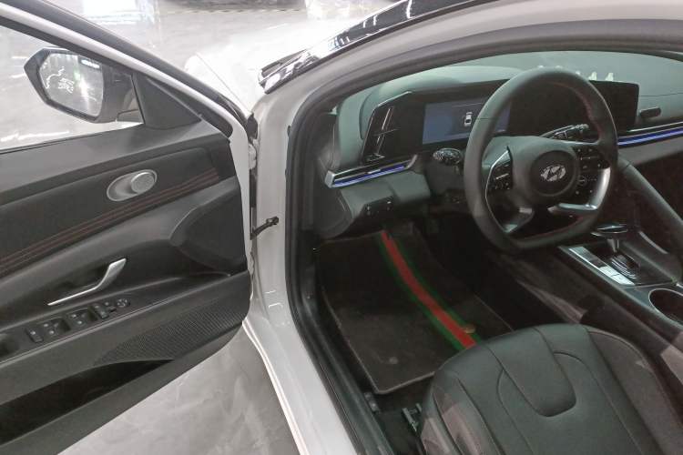 Used Hyundai Elantra 2022 1.5L CVT 20th Anniversary Edition Driver Seat