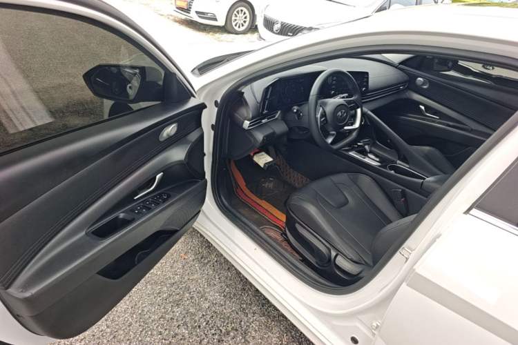 Used Hyundai Elantra 2022 1.5L CVT GLX Elite Edition Driver Seat