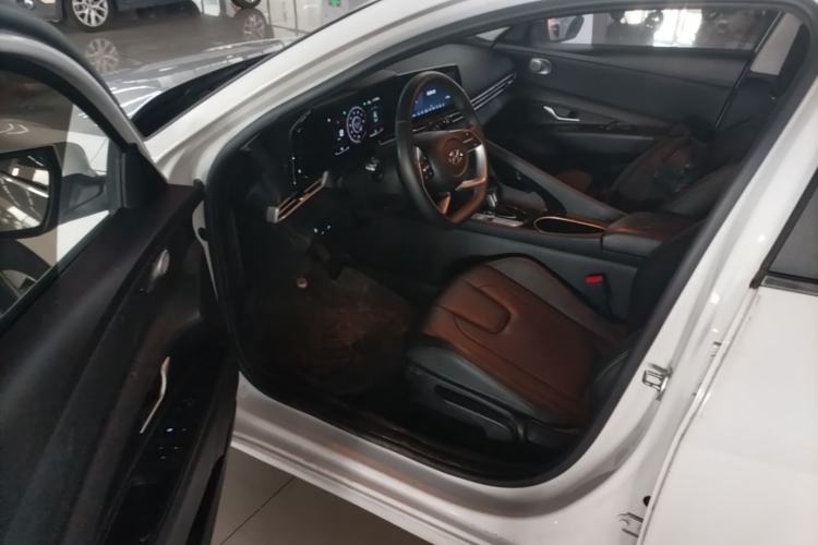 Used Hyundai Elantra 2022 1.5L CVT GLX Elite Edition Driver Seat