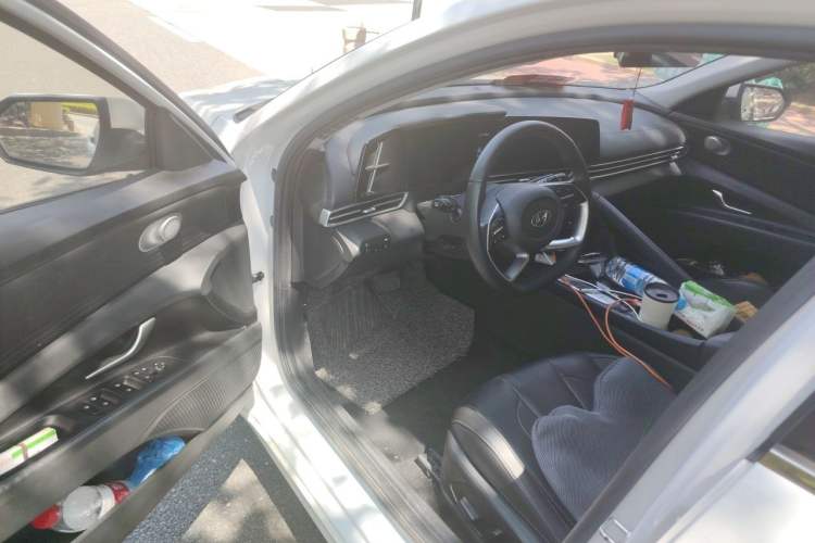 Used Hyundai Elantra 2022 1.5L CVT LUX Prestige Edition Driver Seat