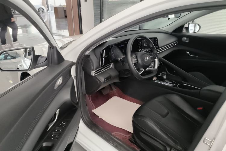 Used Hyundai Elantra 2022 1.5L CVT GLX Elite Edition Driver Seat