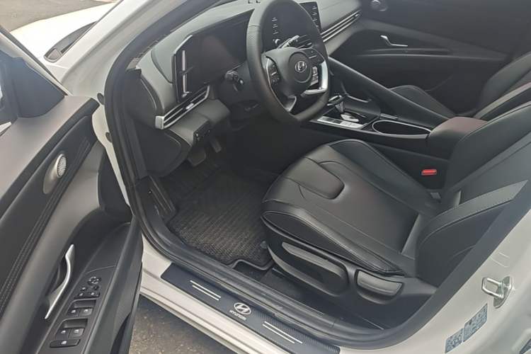 Used Hyundai Elantra 2022 1.5L CVT GLX Elite Edition Driver Seat