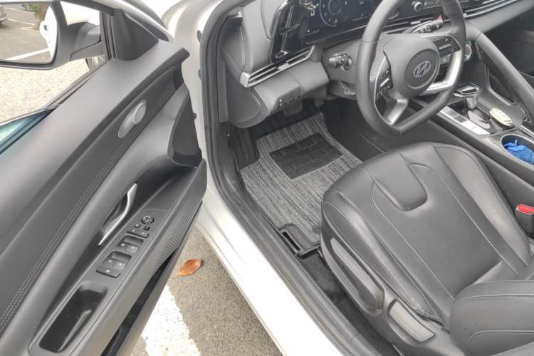 Used Hyundai Elantra 2022 1.5L CVT GLX Elite Edition Driver Seat