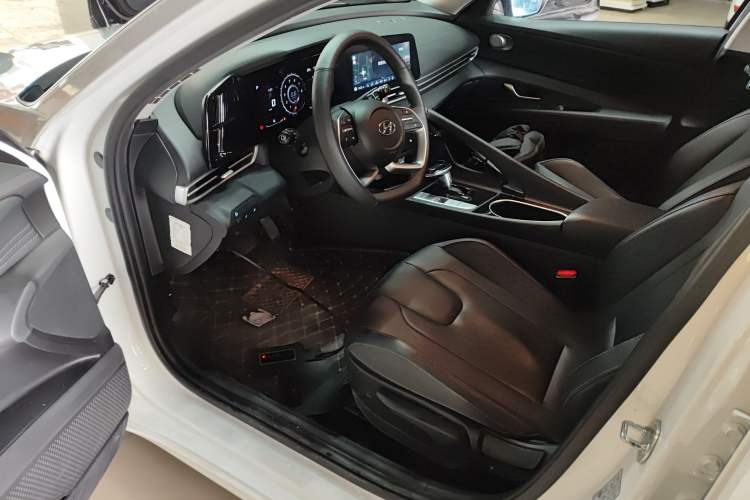 Used Hyundai Elantra 2022 1.5L CVT GLX Elite Edition Driver Seat